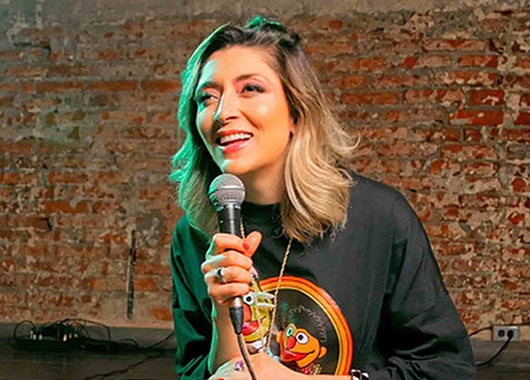Stand Up: Mónica Escobedo